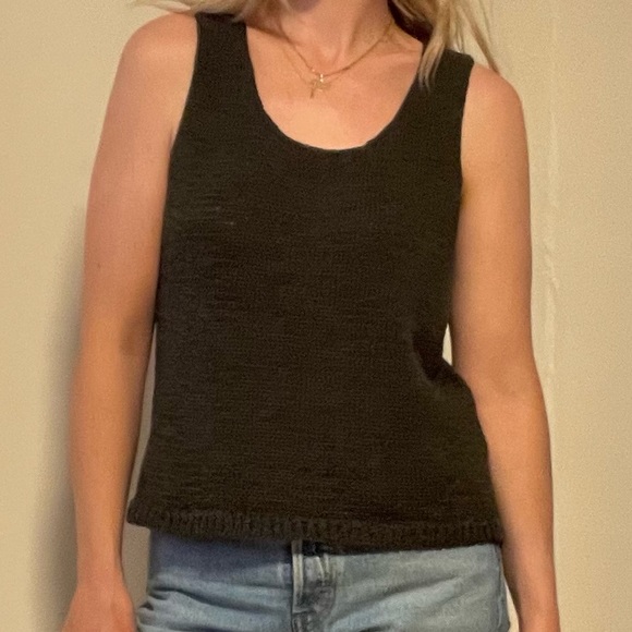 Sleeveless Knit Top - Picture 2 of 8